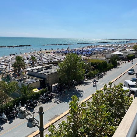Appartamento Fronte Mare 西维尔诺瓦·马尔凯 外观 照片